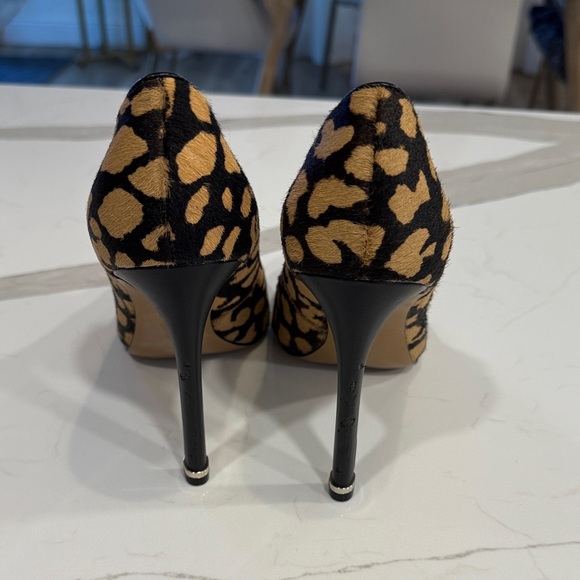 Kenneth Cole Black and Tan Patterned Heels - Picture 2 of 5